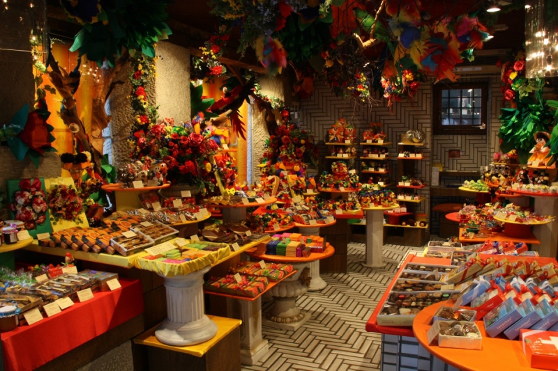 vente-CONSEGUDES-min_candy_store_chocolate_shop_chocolate_switzerland-393515